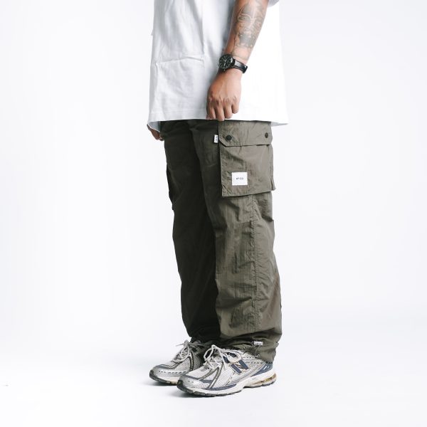BUTTON Trackpants